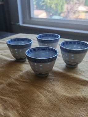 Vintage Porcelain Rice Grain Tea Sake Cups Set Of 4 Handpainted Blue And White